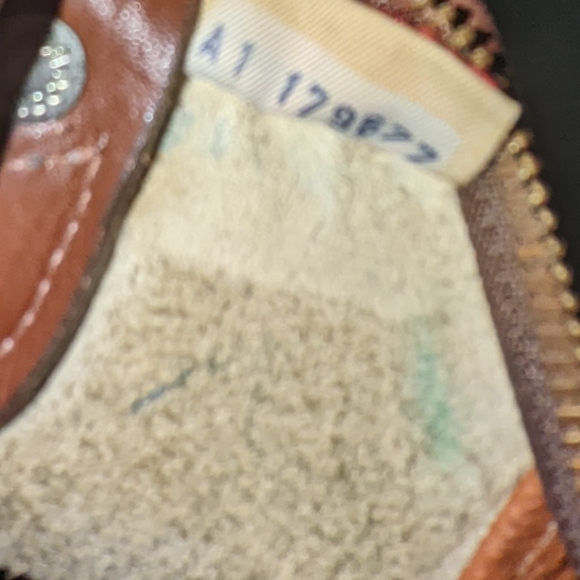 Vintage Dooney and Bourke all weather cream and brown leather trim shoul… - Picture 11 of 15